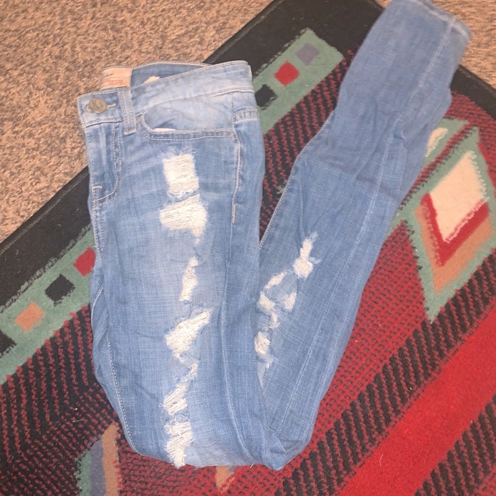 Buckle Distressed skinny jeans